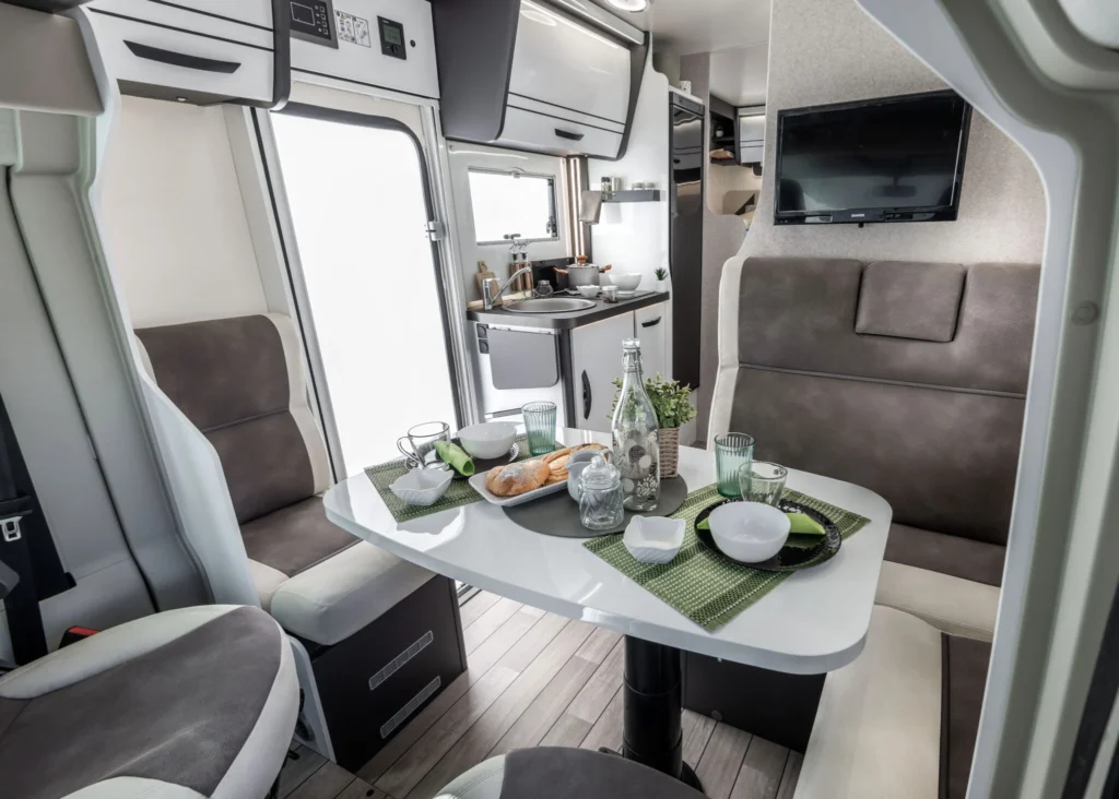 McLouis-Glamys-365-025-2048x1463