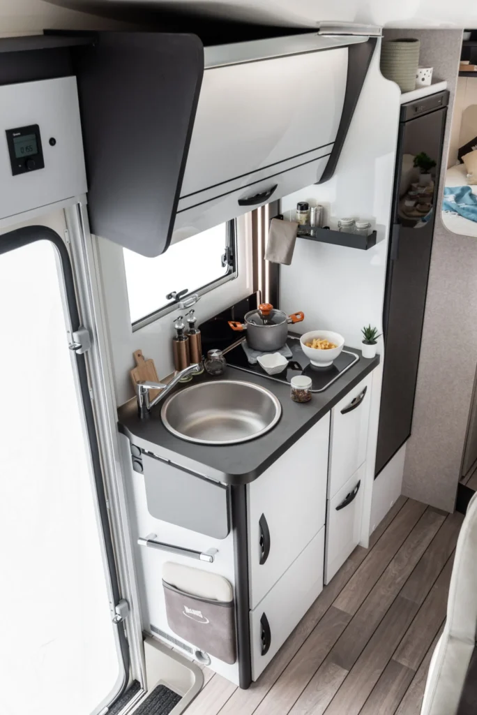 McLouis-Glamys-365-034-1367x2048