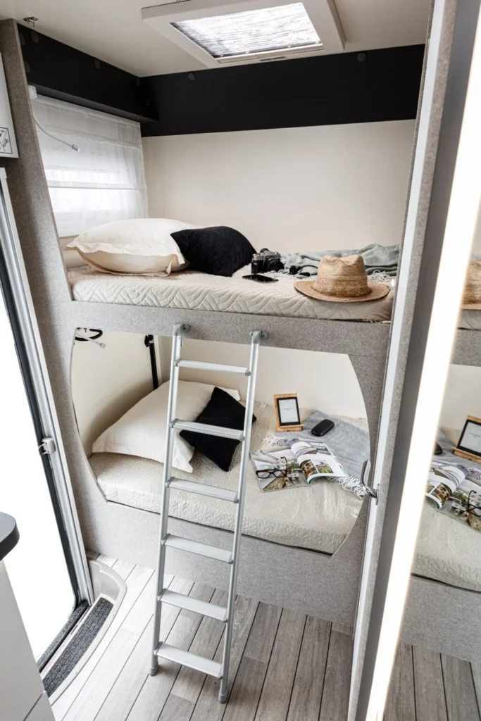 Mclouis-Glamys-322-060-2-1024x1536